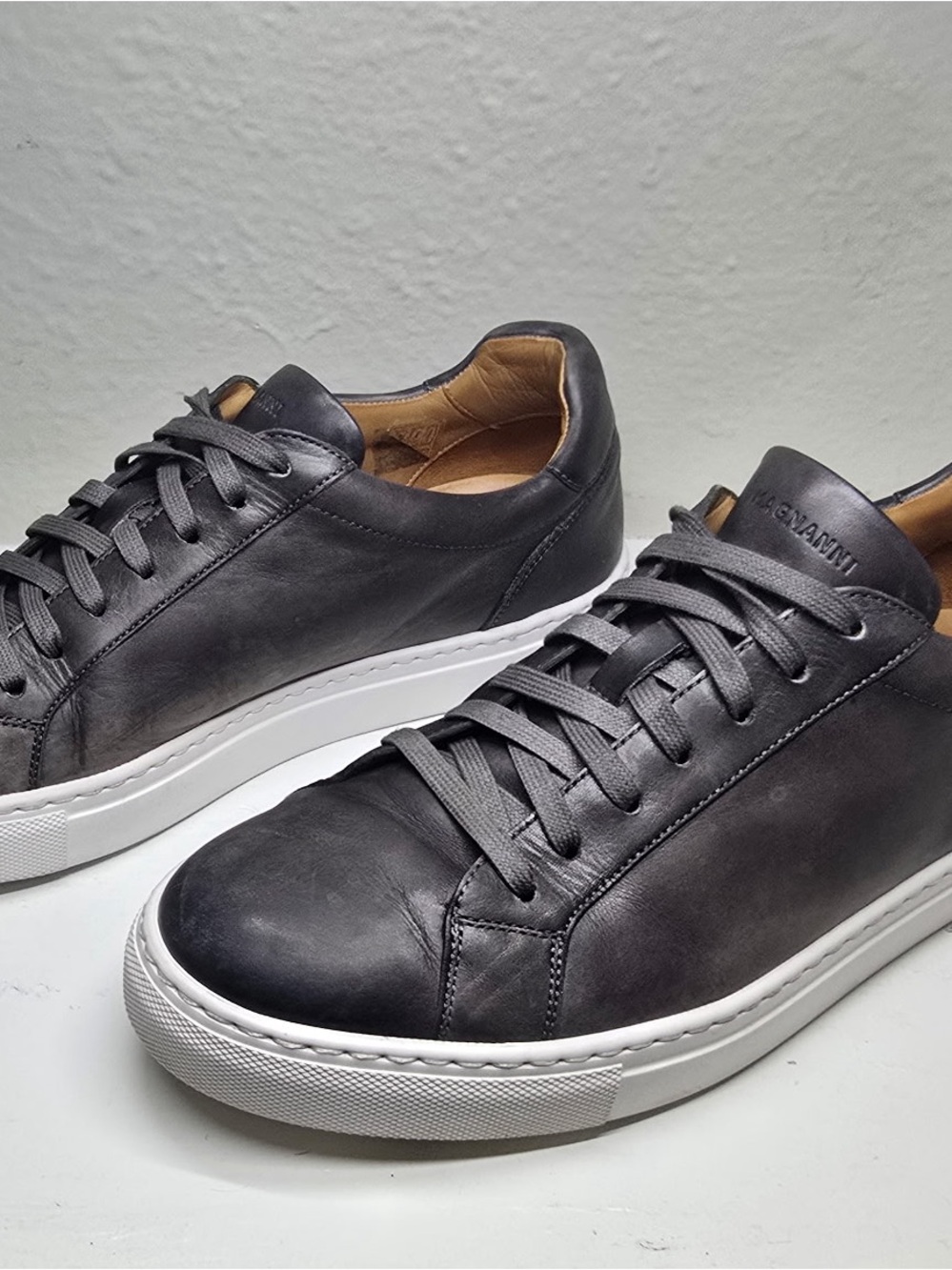 Magnanni Gray Leather Low-Top Sneakers with White Sole